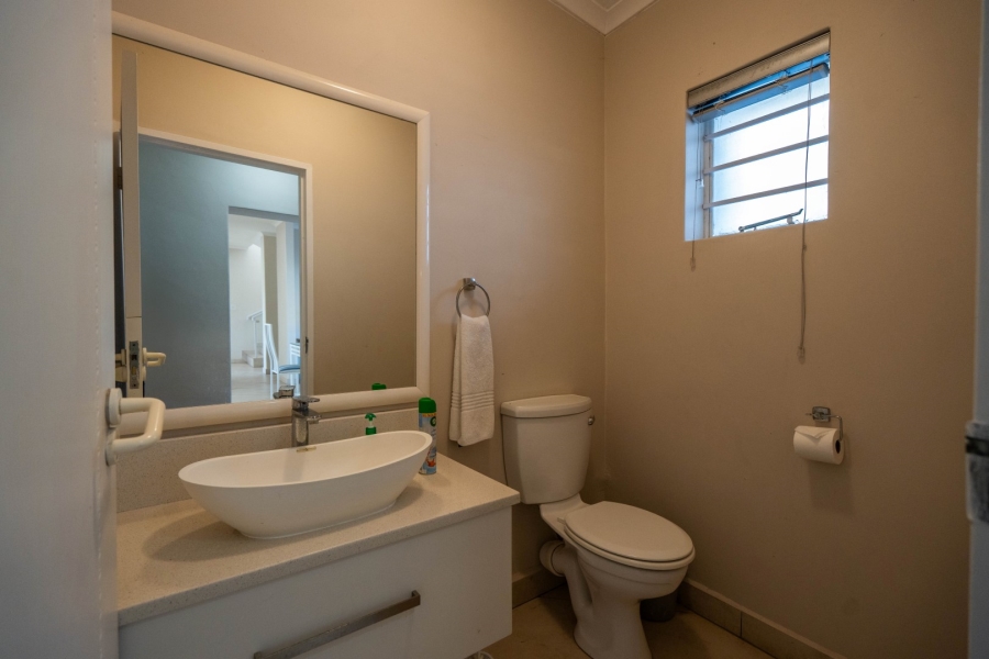 6 Bedroom Property for Sale in West Bank Eastern Cape